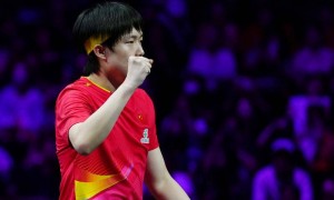 王楚钦4-0晋级决赛战张本智和 对其战绩为8连胜！